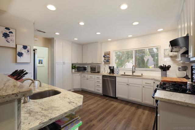 1687 Gecko Road, Vista CA: https://media.crmls.org/mediaz/cb634b17-cc00-4567-9917-a3877cbe87c3.jpg