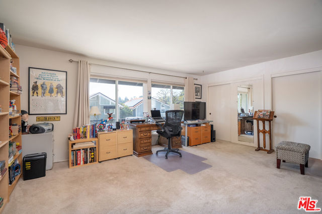 2870 Angelo Drive, Los Angeles CA: https://media.crmls.org/mediaz/cb635445-de83-4972-9ff6-3b44cdb7a69a.jpg