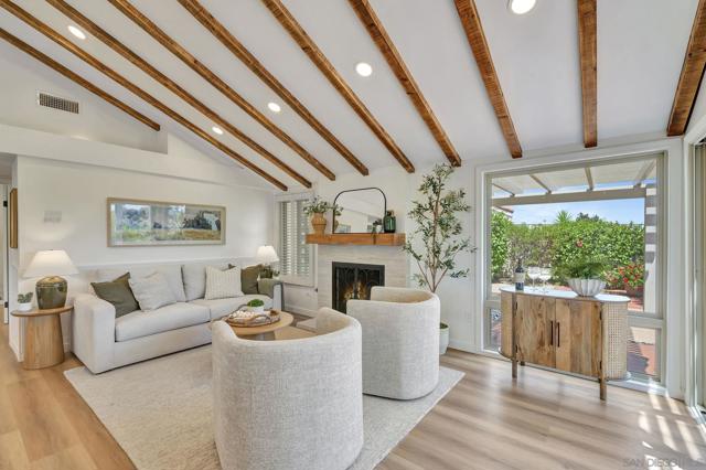12880 Circulo Dardo, San Diego CA: https://media.crmls.org/mediaz/cb639144-2c5a-435d-97bd-402e4e03af1a.jpg