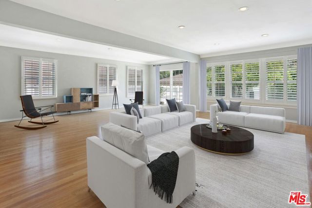 4922 Hayvenhurst Avenue, Encino CA: https://media.crmls.org/mediaz/cb64976f-32ca-4a98-9d91-8e8ceaf5e6e6.jpg