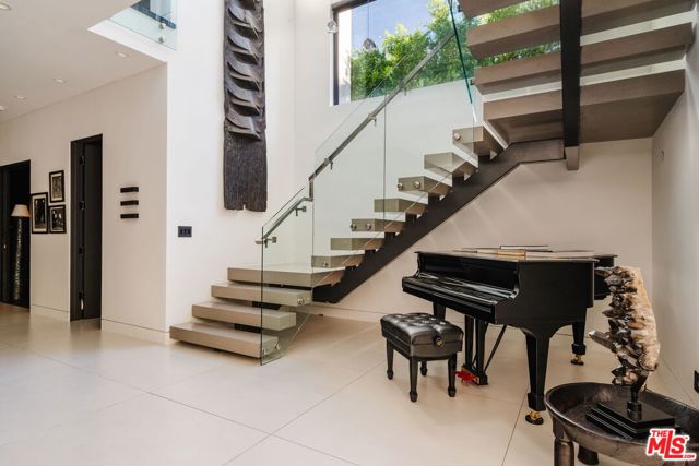 Image 9 of 28 For 537 Alta Vista Boulevard