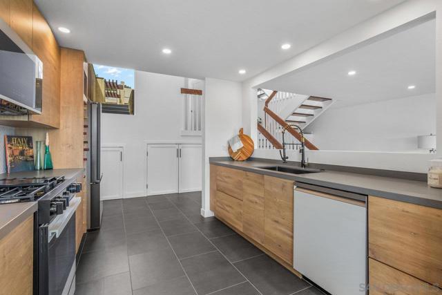 6923 Camino Pacheco, San Diego CA: https://media.crmls.org/mediaz/cb64f5ac-ffba-414d-83c3-5066fae6c55d.jpg