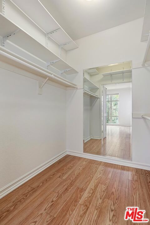 211 CALIFORNIA Avenue, Santa Monica CA: https://media.crmls.org/mediaz/cb661995-058e-4d2c-8526-b5982bd08282.jpg
