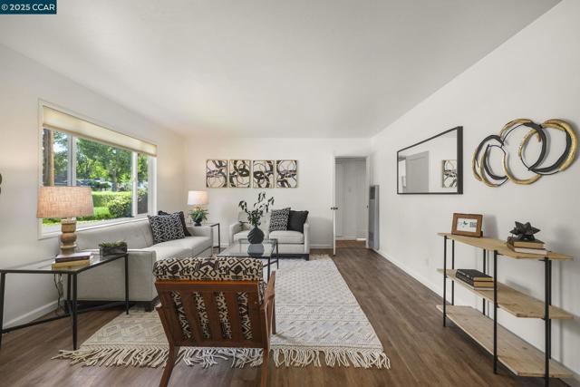 884 Juanita Dr, Lafayette CA: https://media.crmls.org/mediaz/cb68a872-bdba-4f18-aea5-d2de86649527.jpg