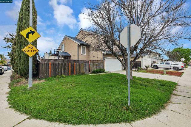 4301 Beechnut Ln, Oakley CA: https://media.crmls.org/mediaz/cb68ecf5-316a-489b-b434-cd3a85812341.jpg