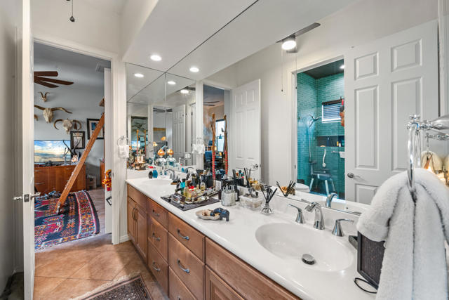 7 Chopin Court, Rancho Mirage CA: https://media.crmls.org/mediaz/cb6a0f81-98eb-4826-9c48-5d2b01b173f8.jpg