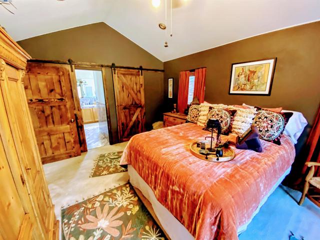 31733 Lake Meadow Rd, Acton CA: https://media.crmls.org/mediaz/cb6afa27-939c-46e1-b71b-a28602d2fc1a.jpg