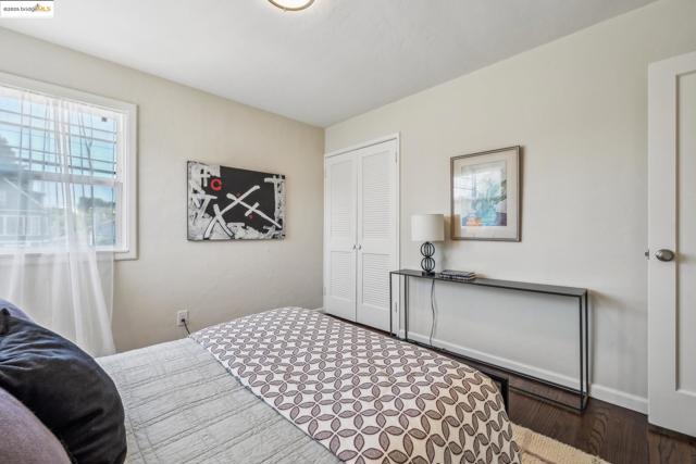 317 Pacific, Alameda CA: https://media.crmls.org/mediaz/cb6b1553-3729-4ceb-afd5-02aa287b40ef.jpg