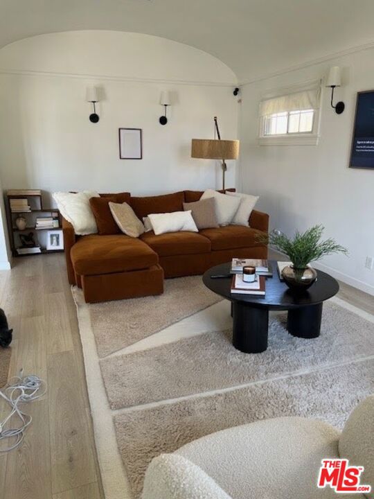2032 W 80th Street, Los Angeles CA: https://media.crmls.org/mediaz/cb6b5b85-c6c8-41ec-8824-eabb1e29ae81.jpg