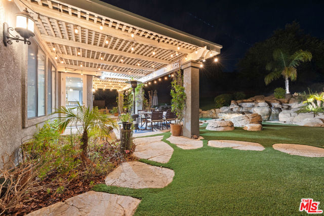 2084 Hopewell Court, Thousand Oaks CA: https://media.crmls.org/mediaz/cb6bab89-6683-4a72-965a-c15e1224d99d.jpg