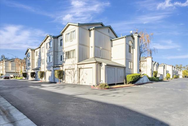 482 Coyote Creek Circle, San Jose CA: https://media.crmls.org/mediaz/cb6baef1-1a00-43f6-9ee1-1a27ce619a61.jpg