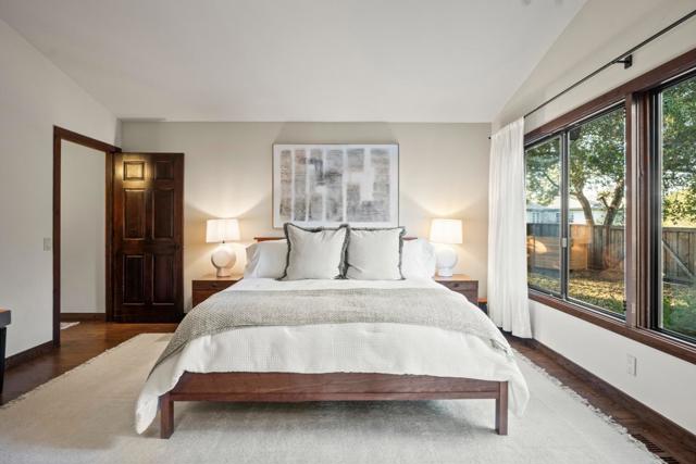 707 Vista Drive, Redwood City CA: https://media.crmls.org/mediaz/cb6bb6c2-60a4-43eb-9a01-e805ca1faf79.jpg