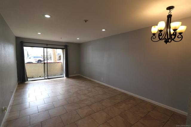 4041 Oakcrest Dr, San Diego CA: https://media.crmls.org/mediaz/cb6c5293-f6e5-41b5-8a8f-d839fb03c7df.jpg