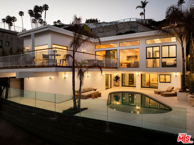 27356 Escondido Beach Road Highway, Malibu CA: https://media.crmls.org/mediaz/cb6ccdc1-45f7-4d7a-af28-938012ef470b.jpg