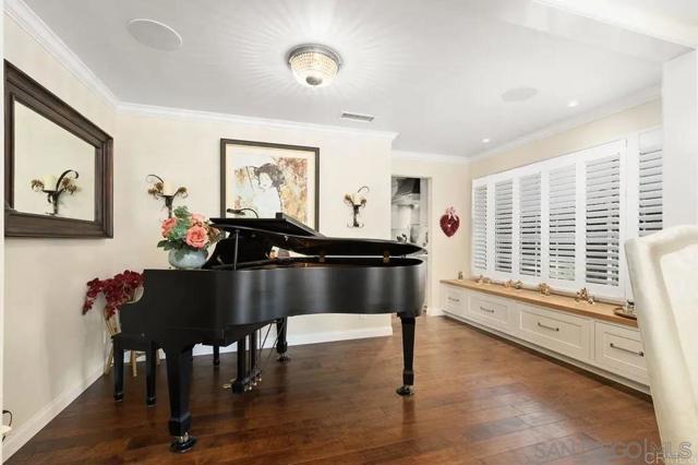 3868 Avenida Feliz, Rancho Santa Fe CA: https://media.crmls.org/mediaz/cb6d6c86-2f4a-478b-93aa-d060d8c5c6f8.jpg