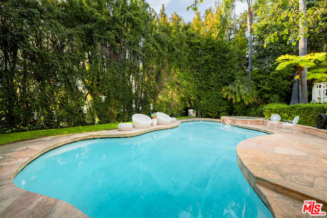 601 Woodruff Avenue, Los Angeles CA: https://media.crmls.org/mediaz/cb6dcd5a-a678-4b01-8df5-feb38711e053.jpg