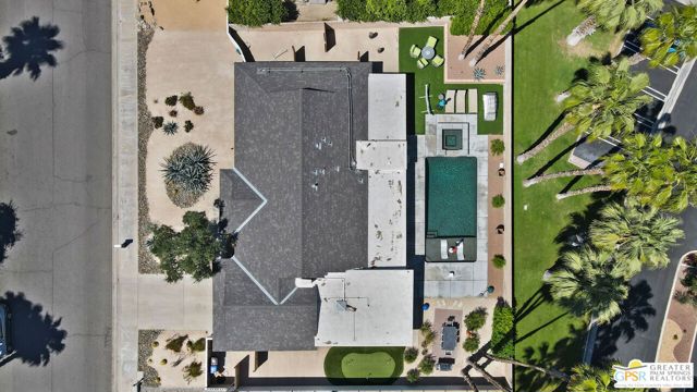 1186 S San Joaquin Drive, Palm Springs CA: https://media.crmls.org/mediaz/cb6defe0-9fcf-4cb5-b231-086625b39f6e.jpg