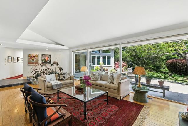 3795 Ralston Avenue, Hillsborough CA: https://media.crmls.org/mediaz/cb6e1a7f-0675-4426-b32c-796cde00774d.jpg