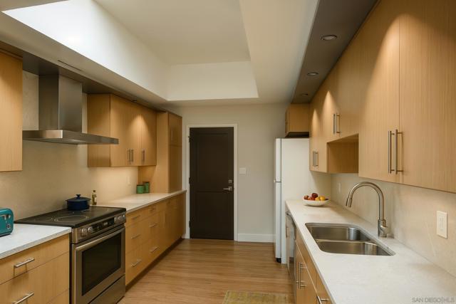 580 Sportsfisher Drive, Oceanside CA: https://media.crmls.org/mediaz/cb6edb44-fd81-47f3-a8d9-c20a5fc9d4ba.jpg