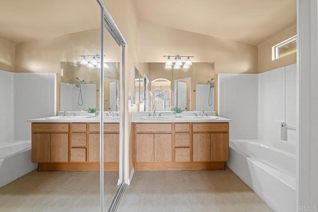 1259 El Cortez Court, Chula Vista CA: https://media.crmls.org/mediaz/cb6f3a51-124e-4b76-afe6-276f2cfa028f.jpg