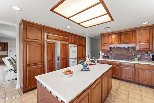 10885 Citrus Drive, Moorpark CA: https://media.crmls.org/mediaz/cb6fa869-8d48-421b-adf0-430a70d58968.jpg