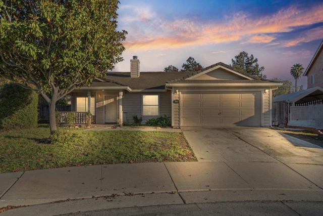 2199 Raleigh Circle, Hollister CA: https://media.crmls.org/mediaz/cb6fbf15-6eb4-4f18-8a2f-ee758d433f78.jpg