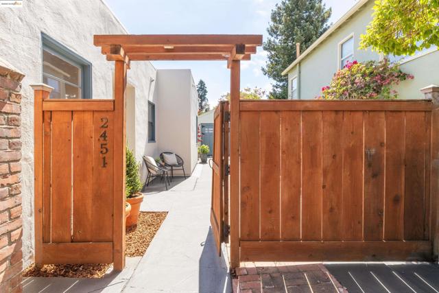 2451 Carmel St, Oakland CA: https://media.crmls.org/mediaz/cb6fc136-2d49-4da0-b268-f1a82b545c24.jpg