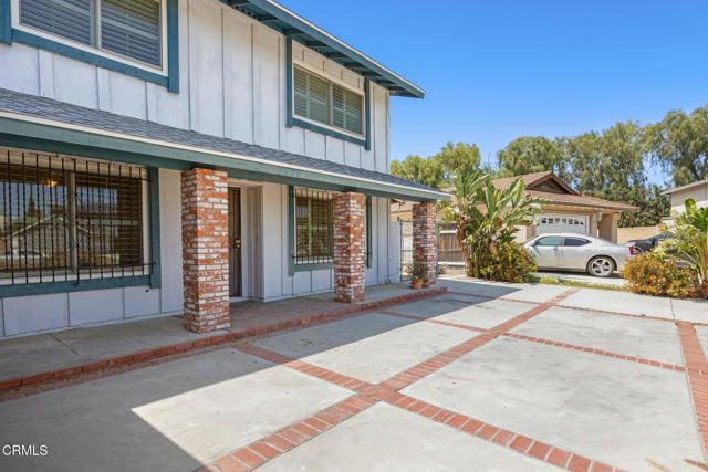 2575 Gayle Place, Simi Valley CA: https://media.crmls.org/mediaz/cb706ebd-f668-43e1-b61d-b43c6b2ba38a.jpg