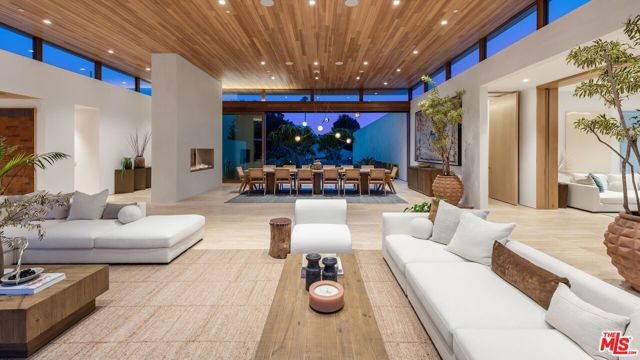 28837 Selfridge Drive, Malibu CA: https://media.crmls.org/mediaz/cb707042-ea88-4116-885f-69dad94cb49d.jpg