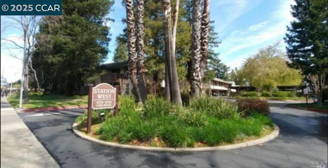 2742 Oak Rd, Walnut Creek CA: https://media.crmls.org/mediaz/cb70e47a-2094-4c9a-96d2-eeaa2091334c.jpg