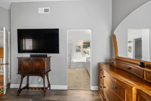 11964 Ashley Place, San Diego CA: https://media.crmls.org/mediaz/cb71a13c-8554-4fdc-97be-54b704eda9a4.jpg