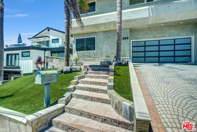 265 Redlands Street photo 3
