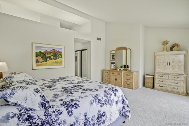 6375 Via Cabrera, La Jolla CA: https://media.crmls.org/mediaz/cb720268-f846-478f-8d47-85bd331bd0e0.jpg