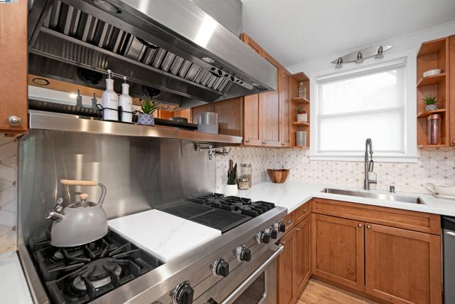 3908 Archmont Pl, Oakland CA: https://media.crmls.org/mediaz/cb721c33-a1b5-4525-b22b-71e60c135d30.jpg