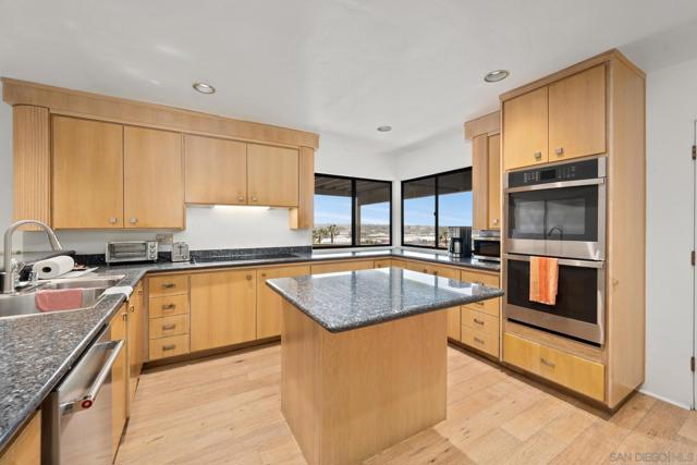 2195 Hayden Way, San Diego CA: https://media.crmls.org/mediaz/cb727b0a-6b90-45f8-86dc-6f1617f934e2.jpg