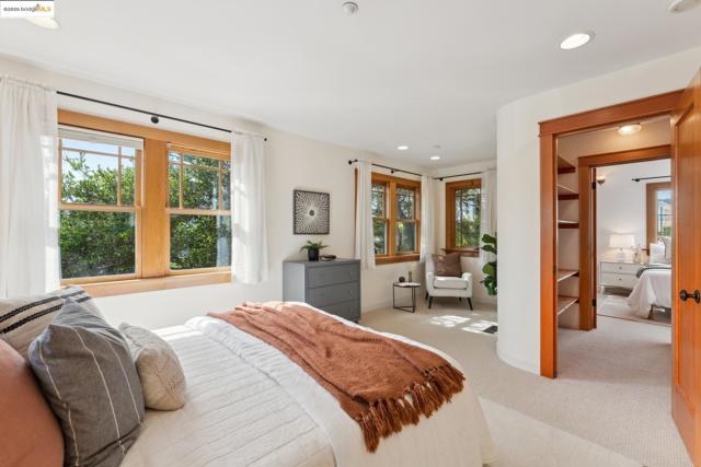 817 Curtis St, Albany CA: https://media.crmls.org/mediaz/cb727b85-a32d-4124-b38c-472fd3798af6.jpg