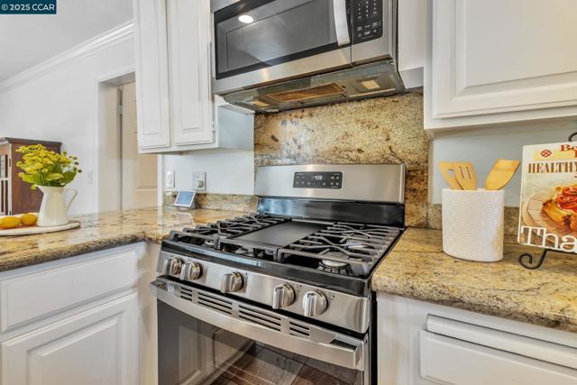 960 Live Oak Dr, Santa Clara CA: https://media.crmls.org/mediaz/cb7299b1-ea9c-47ce-82cf-689fd14f88fd.jpg