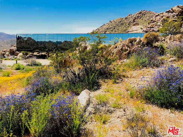 8198 Uphill Road, Joshua Tree CA: https://media.crmls.org/mediaz/cb72f9c1-eee1-40a2-bf1d-6e0906570989.jpg