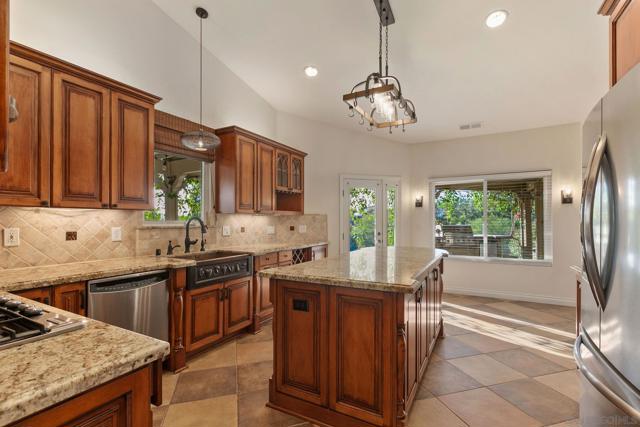 2610 Sunset Hills, Escondido CA: https://media.crmls.org/mediaz/cb733c19-06ba-4ba9-bb27-e043530a7585.jpg