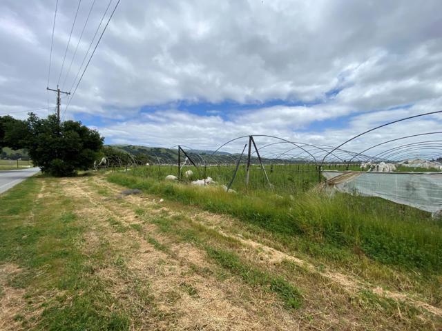 15860 Hill Road, Morgan Hill CA: https://media.crmls.org/mediaz/cb736273-8597-4303-a75d-da79f1b40e93.jpg