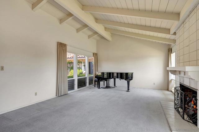 8838 La Jolla Scenic Dr N, La Jolla CA: https://media.crmls.org/mediaz/cb73833e-8c7a-459a-83d0-a67f652dc777.jpg
