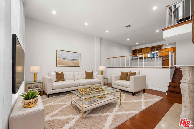 5229 Balboa Boulevard, Encino CA: https://media.crmls.org/mediaz/cb73ace6-5578-4544-b084-f52b8a5d6c78.jpg