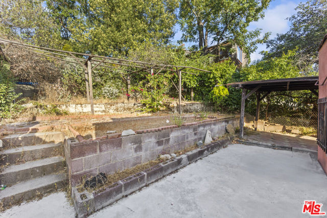 4958 Loleta Avenue, Los Angeles CA: https://media.crmls.org/mediaz/cb73f6e2-05d9-4b8a-9788-4839d0cbad70.jpg