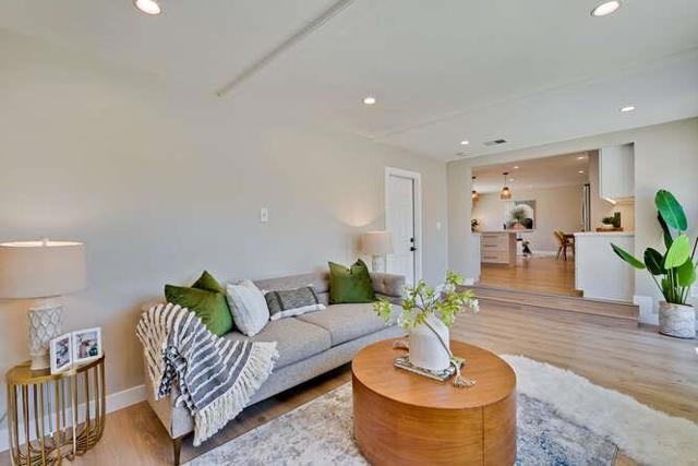 898 La Plata Plaza, Campbell CA: https://media.crmls.org/mediaz/cb743b0e-ab3f-4a9a-9114-5d50c128194f.jpg
