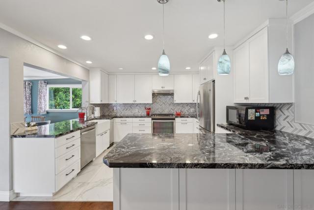 8007 Wetherly St, La Mesa CA: https://media.crmls.org/mediaz/cb758682-d37e-4544-8ae9-eea4c108fe23.jpg