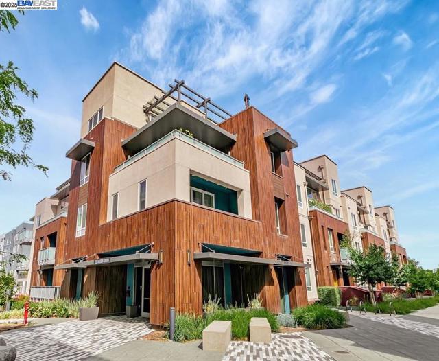 2359 Halogen Cmn, Fremont CA: https://media.crmls.org/mediaz/cb75902f-8a21-47d0-96ed-5b40a39dd9e6.jpg