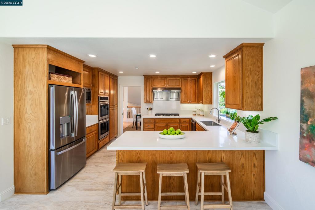 https://media.crmls.org/mediaz/cb75982c-c11e-4e25-a53a-cfc961d5a52e.jpg?preset=X-Large
