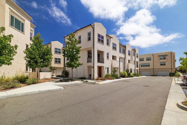 5241 Rockfish Lane, San Diego CA: https://media.crmls.org/mediaz/cb75ed3c-eed3-4f38-b0d8-b31506b2cc4d.jpg
