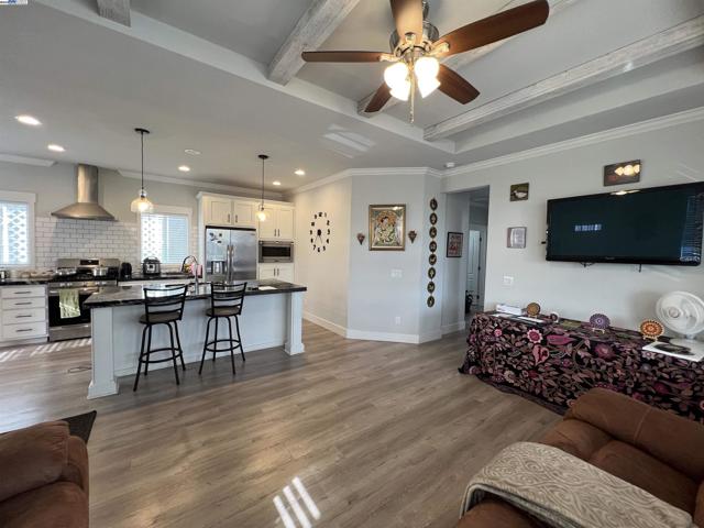 1515 N Milpitas Blvd, Milpitas CA: https://media.crmls.org/mediaz/cb76011a-ee9e-4f87-bccc-9f01e8b62638.jpg