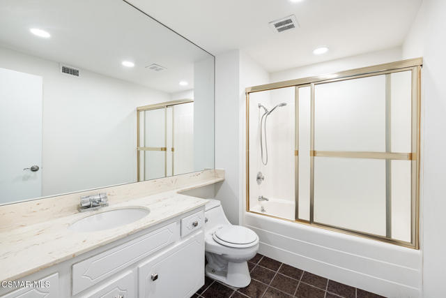5888 E Marlies Avenue, Simi Valley CA: https://media.crmls.org/mediaz/cb76df3c-23ef-45b0-b705-c7911ae4cf46.jpg